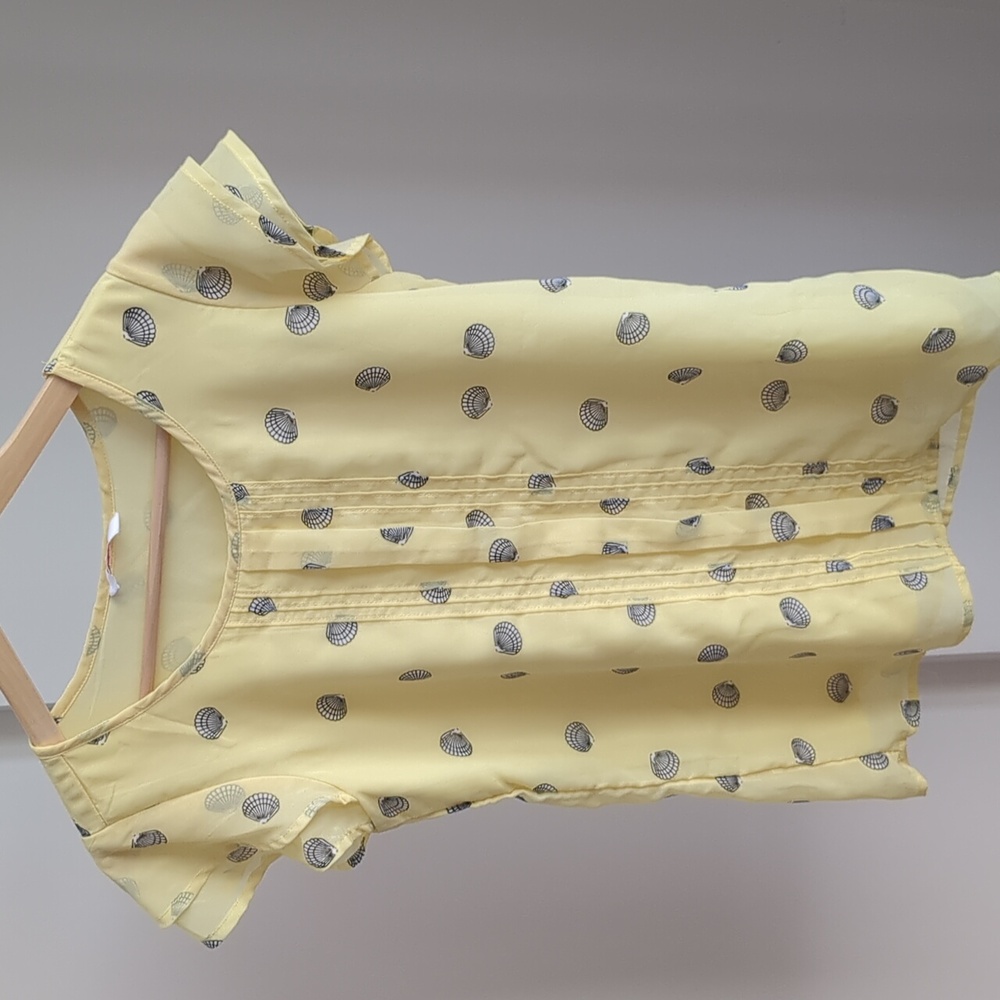 honey M (fits extra small) yellow blouse with sea shells